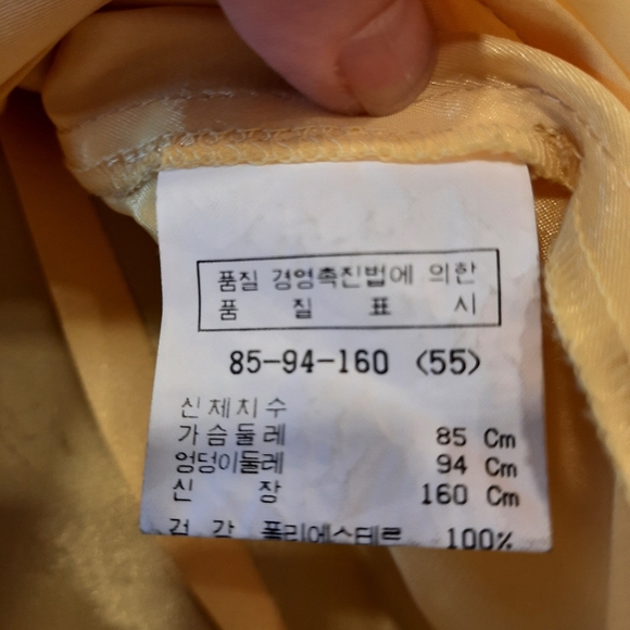 Woman's yellow shirt - Picture 10 of 11